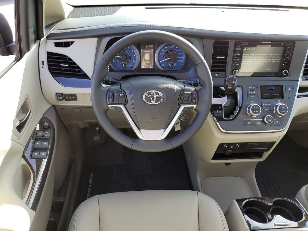 New 2020 Toyota Sienna Xle Fwd Mini Van Passenger